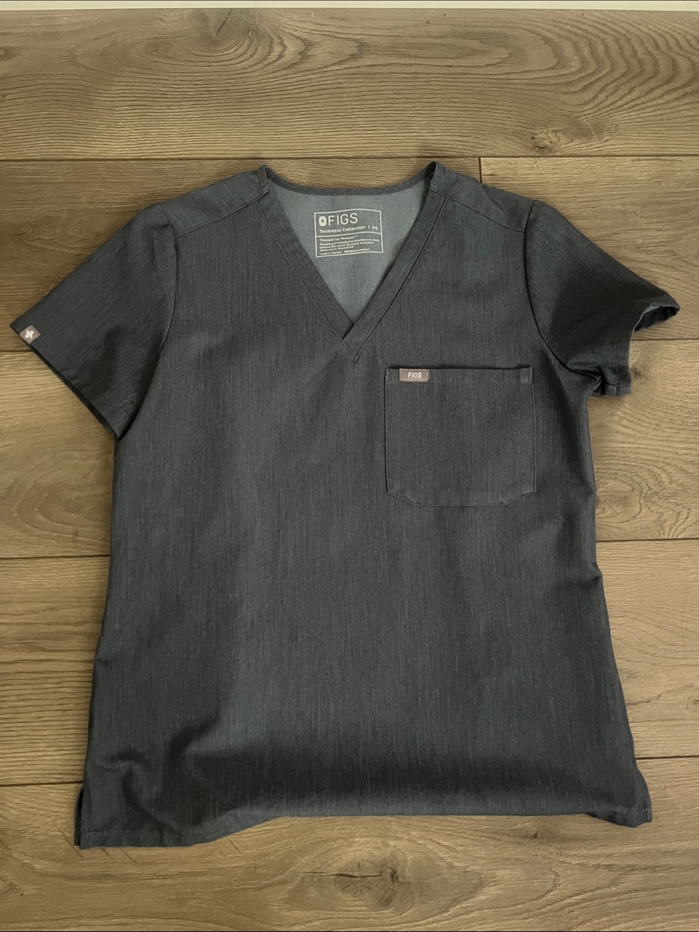 FIGS Women’s Short Sleeve V-Neck Top in Charcoal Gray